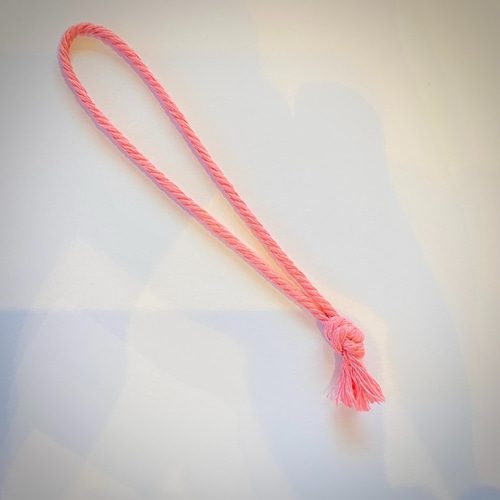 マクラメ キーホルダー ピンク ハンドメイド マクラメキーホルダー ストラップ マクラメ編み