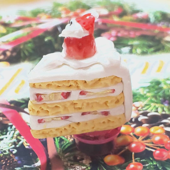 クリスマススイーツサンタイチゴのケーキと天使のロールケーキ  フェイクスイーツ スイーツデコ 2枚目の画像