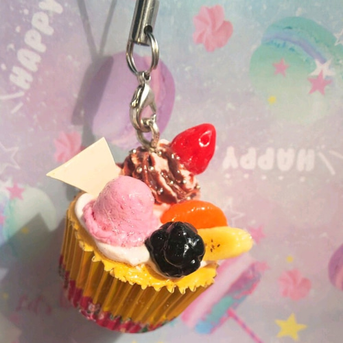 ツヤツヤフルーツのカップケーキストラップ2 フェイクスイーツ