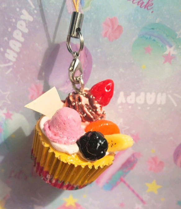 ツヤツヤフルーツのカップケーキストラップ2 フェイクスイーツ 