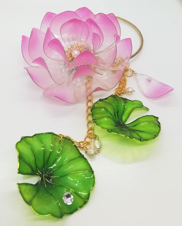 半透明的蓮花髮夾　（小）translucent lotus hair clip 第1張的照片