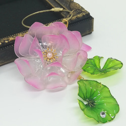 半透明的蓮花髮夾　（小）translucent lotus hair clip 第2張的照片