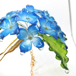 新作…雨上がりの紫陽花・蒼(かんざしタイプ）【受注制作品】 1枚目の画像