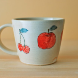苺とリンゴとさくらんぼのマグカップ 1枚目の画像