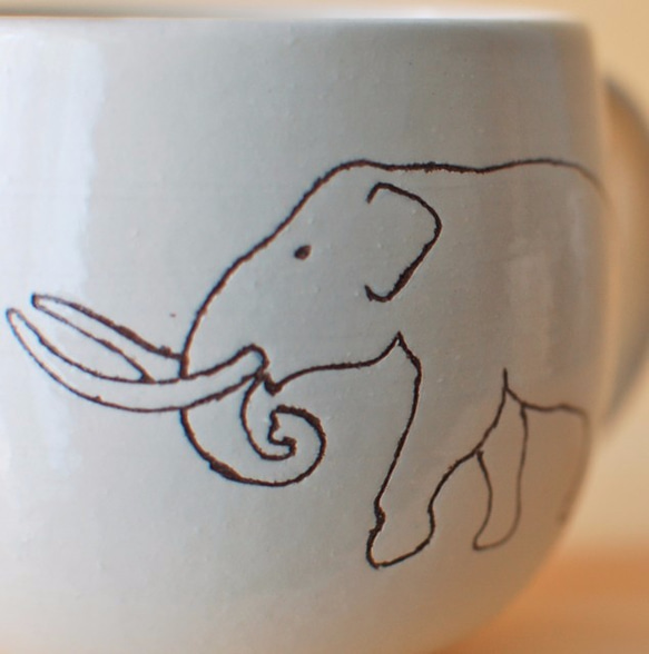 粉引　ゾウの白い丸カップ　Elephant cup w 8枚目の画像