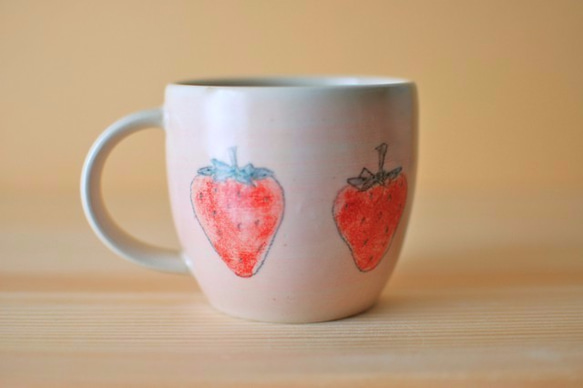 苺のピンクマグカップ 3枚目の画像