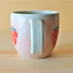 苺のピンクマグカップ 4枚目の画像