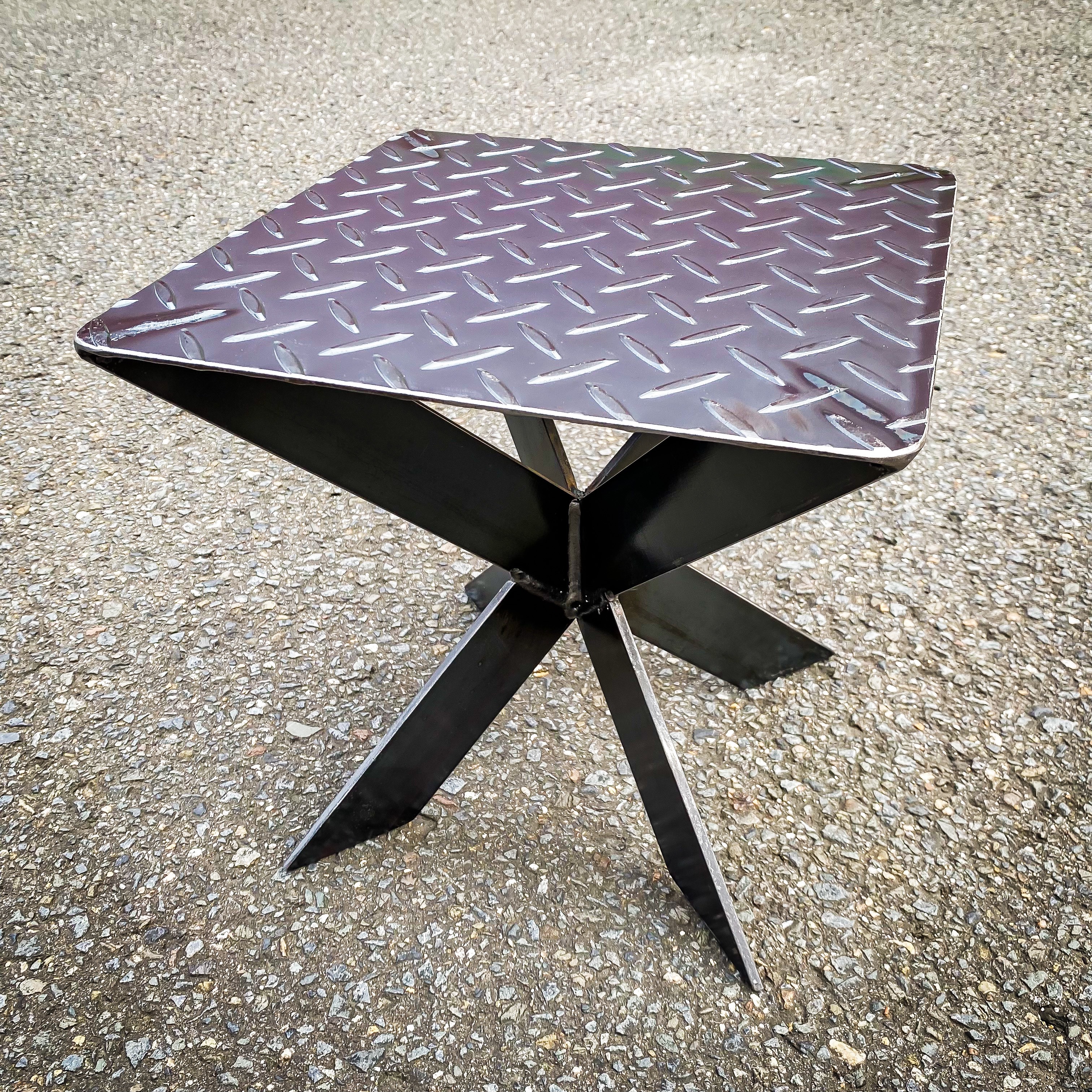Checker Plate Stool (アイアンスツール）