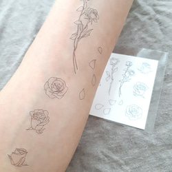可憐に咲く薔薇の花の線画のタトゥーシール 2　タトゥーステッカー 1枚目の画像