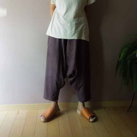 【SALE】asana ヘンプシルク ゆるりサルエルパンツ●草木染めパープル 3枚目の画像