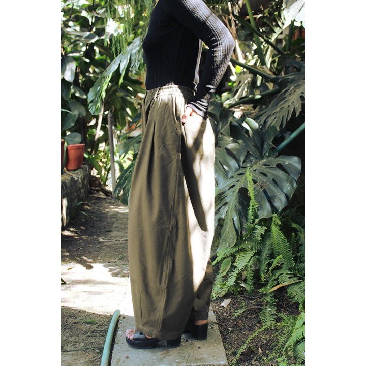 つつむ　ビッグシルエットパンツ●オリーブカーキ