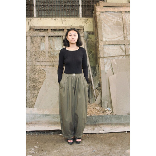 つつむ ビッグシルエットパンツ○オリーブカーキ キュロット・ワイド  