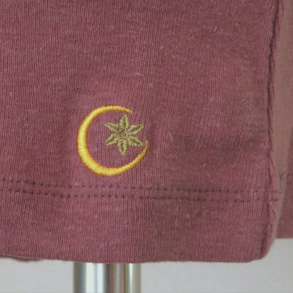 つつむ　麻葉と月の刺繍入り ヘンプのロングキャミソール★ピンクパープル 3枚目の画像
