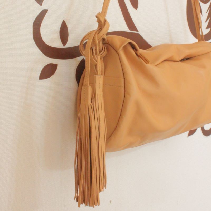 bighug 【永久保証】本革ラップサコッシュ●ベージュ