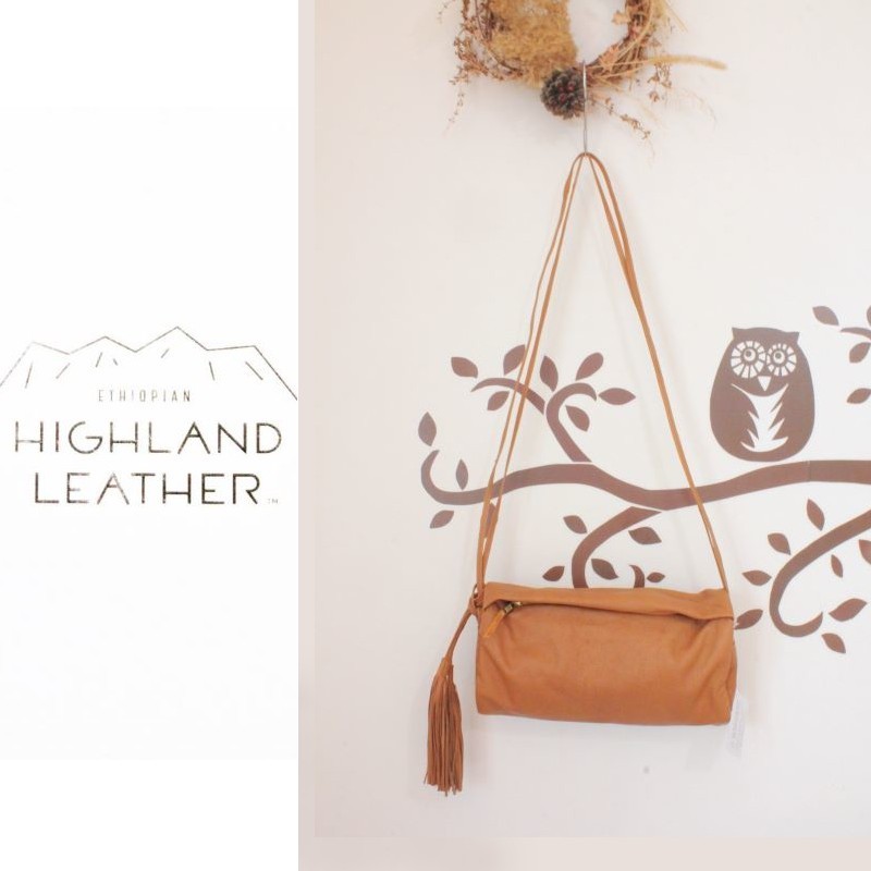 bighug 【永久保証】本革ラップサコッシュ●ベージュ