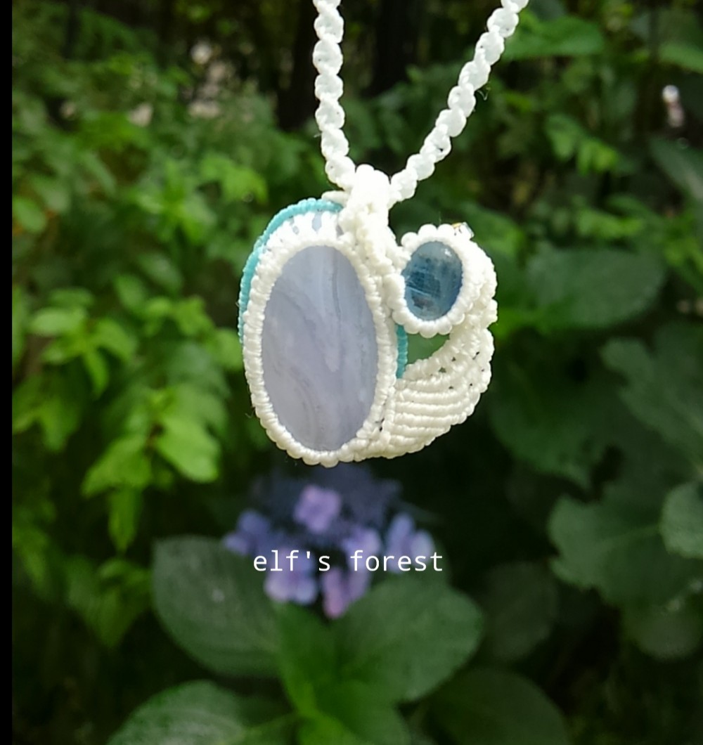 ブルーレースアゲートのマクラメペンダント