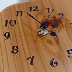 ◇◆現品のみ早い者勝ち！手作りの木製壁掛けネコ時計 深みのある色合い「にゃん」 4枚目の画像