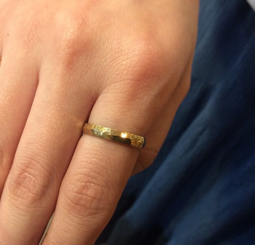 《新モデル追加》職人歴20年目で作った、一生物の槌目を施した打ち出しの真鍮リング！【送料無料】