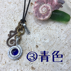 沖縄の伝統素材の琉球硝子と、彫金手法で作ったチャームを合わせたネックレス！【送料無料】※フリーサイズ※名入れ無料 5枚目の画像