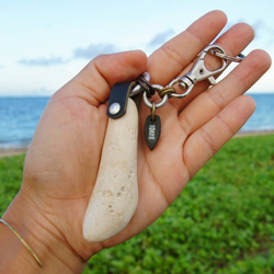 沖縄の海に流れ着いた、珊瑚を使って作ったキーホルダー&キーチャーム【送料無料】名入れ無料 5枚目の画像