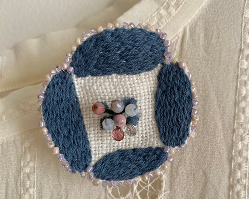 私のお気に入り ミナペルホネン dear ブローチ《ビーズピンク