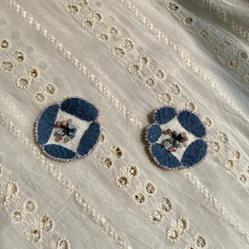 私のお気に入り ミナペルホネン dear ブローチ《ビーズピンク