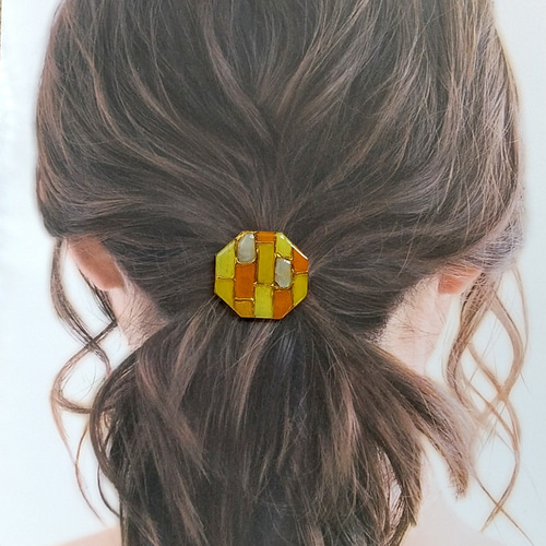 ヘアゴム ポニーフック 2粒のシェルがきらめく金継ぎ風モザイク
