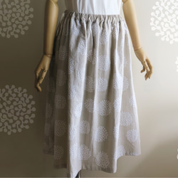 【送料無料】型染めウエストギャザースカート（PonPon#2：ラテ） 1枚目の画像