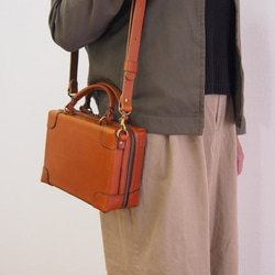 リュックにもなる選べる3way『キューブバッグ（横長モデル ）』 Sサイズ ブラウン　レザーバッグ　革鞄 5枚目の画像