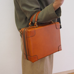 リュックにもなる選べる3way 『キューブバッグ（横長モデル）』 Mサイズ　ブラウン　レザーバッグ　革鞄 4枚目の画像