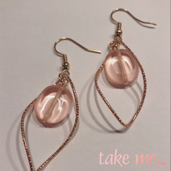 vintage pink glass beads earrings 1枚目の画像