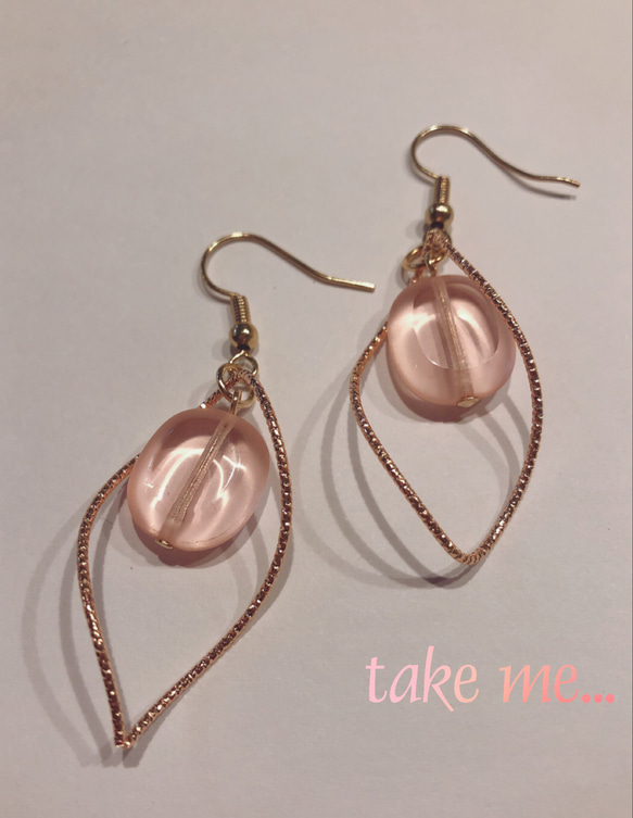 vintage pink glass beads earrings 1枚目の画像