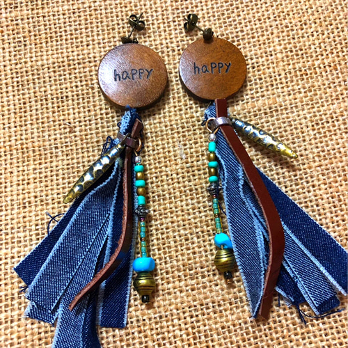送料込み!】文字入れウッドバーニング、デニムとビーズタッセルの
