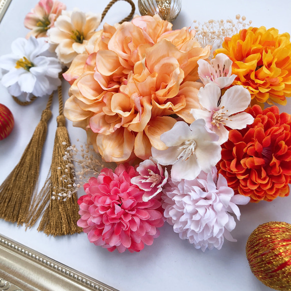 【送料無料】オレンジダリアとドライフラワーかすみ草、桜、マム、タッセルの髪飾り♡成人式 桜 結婚式  着物 卒業式 2枚目の画像