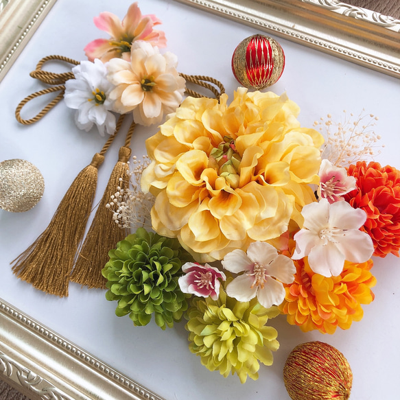 【送料無料】成人式 黄色 イエロー ダリアとドライフラワーかすみ草、桜 タッセルの髪飾り♡桜 結婚式  卒業式　ゴールド 2枚目の画像