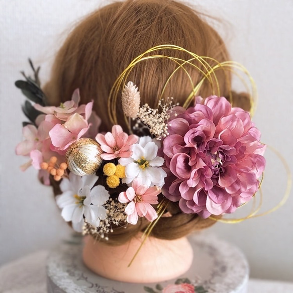 モーブピンクダリアとドライフラワー、アーティフィシャルフラワー髪飾り♡成人式 結婚式  着物 袴 和装 卒業式 水引 1枚目の画像