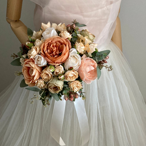セミオーダーOK＊くすみオレンジバラのクラッチブーケ、ブートニア
