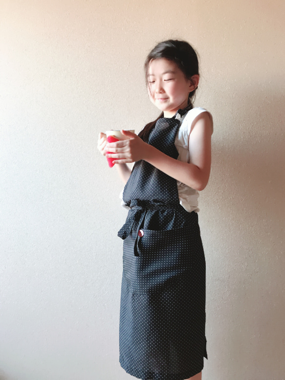 ツゲエプロン SS 120〜150 黒白 ドット モノトーンの前掛け