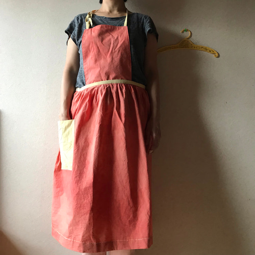 草木染め ツゲ製作所 エプロン 親子兼用 あかねオレンジ 玉ねぎ黄色