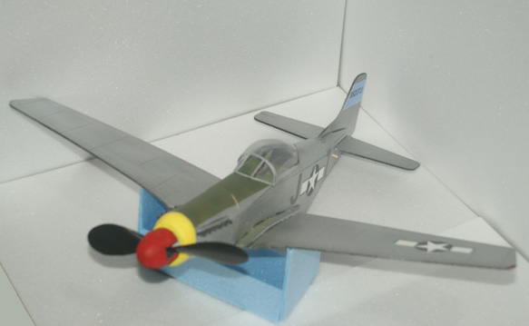 空飛ぶプラモデル　スチレン製ゴム動力模型飛行機　P-51ムスタング 3枚目の画像