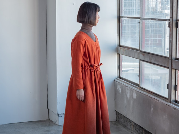 コットンウール二重織ツイルのUネックワンピース 8枚目の画像