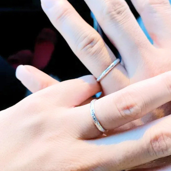 ハワイアンジュエリー ペアリング ３ミリ ２ミリ シルバーリング お洒落デザイン 指を細く魅せる リング 男女ペア 6枚目の画像