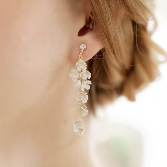 花　大ぶり　揺れる ゴールドイヤリング　ブライダルイヤリング　結婚式　前撮り　ウェディングイヤリング 　ピアス ME13