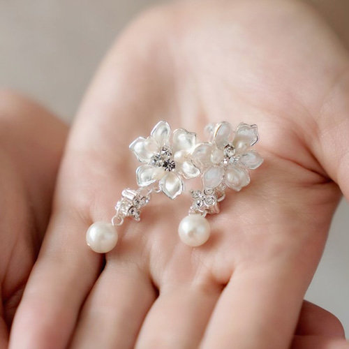 ブライダルイヤリング お花 パール 花嫁イヤリング 小枝 結婚式
