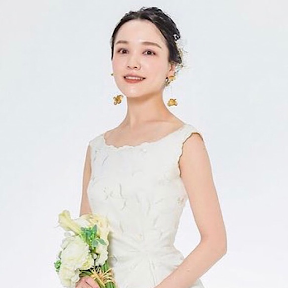 花　ゴールド 大ぶり　揺れる　花びら　真鍮 ブライダルイヤリング　ピアス 小枝　ウェディングイヤリング 結婚式 ME23 6枚目の画像