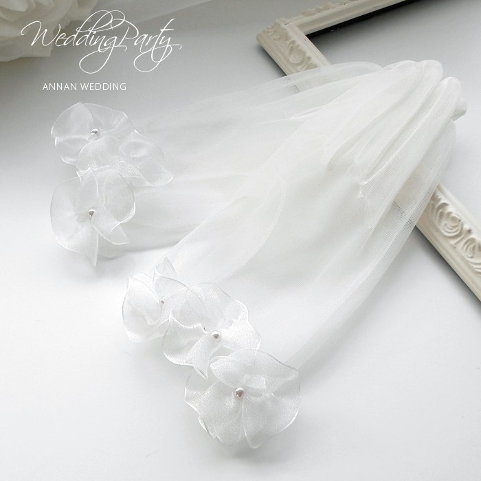 3つのオーガンジーフラワーが咲くウェディングショートグローブH81