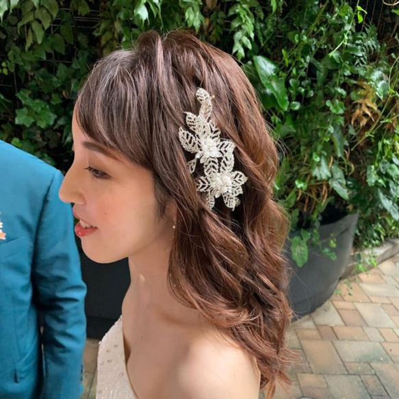 ブライダル ウェディング 花とビーズビシューのウエディング ゴールド　ヘッドアクセ結婚式、和装、成人式の髪飾りE47 2枚目の画像