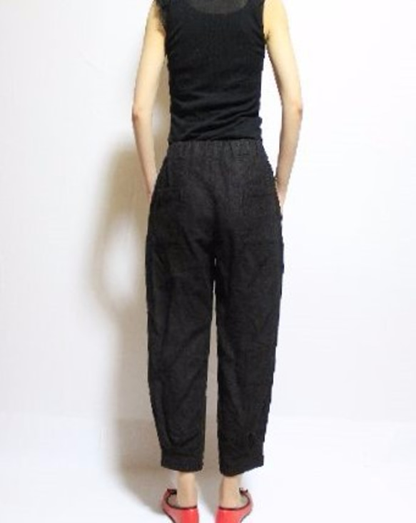 S～LL対応　リネン裾タックパンツ　・ブラック 3枚目の画像