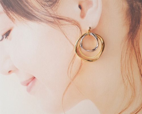 ✨大切にして✨①イヤリング価格となっております 大きすぎない。】再販20！ゴールド2連×シルバーサークルバイ