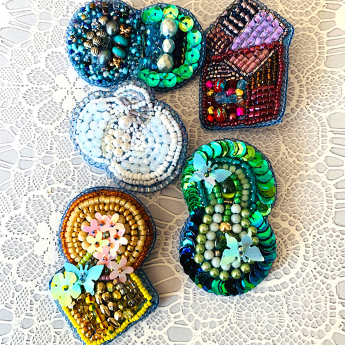 チョコレートみたいなビーズ刺繍ブローチN489 ブローチ various beads